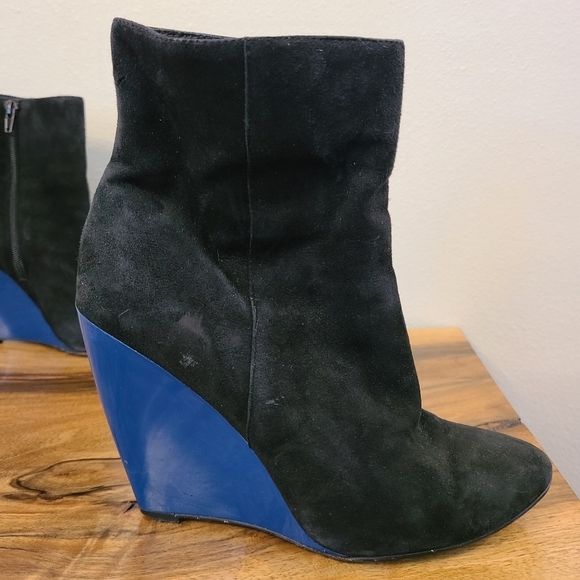 Pour la Victoire Ravel Suede Black & Blue Wedge Booties - Picture 7 of 15
